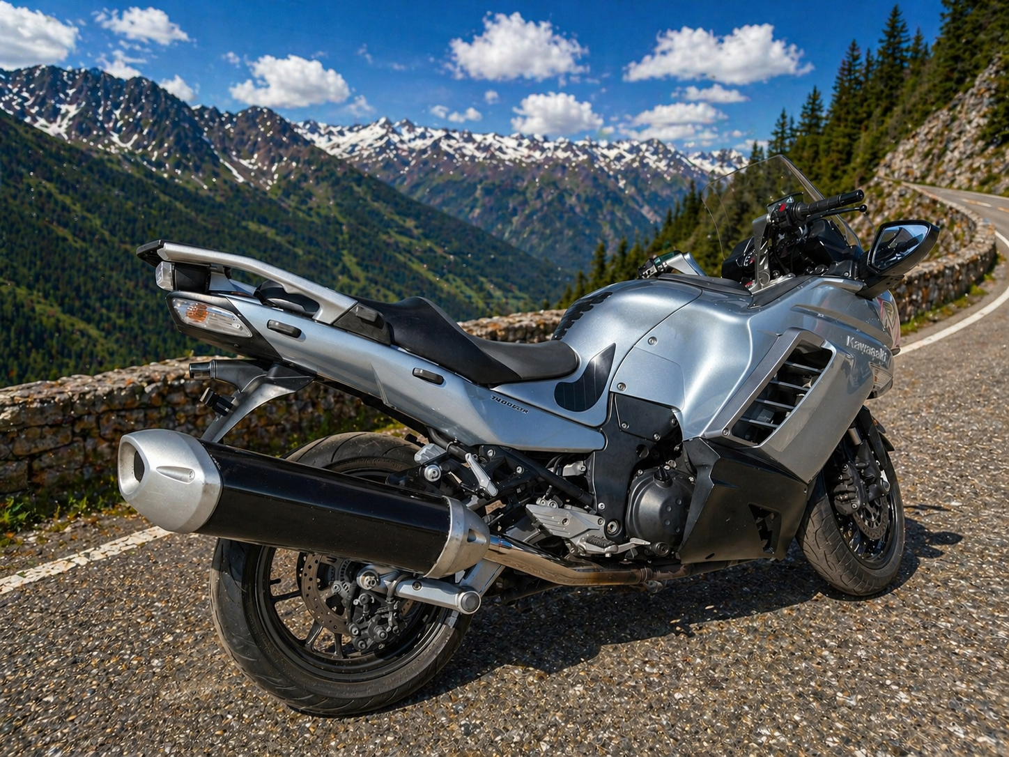 Kawasaki 1400 GTR - Image 2
